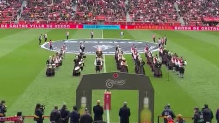 La Banda de Gaita de Xixón en El Molinón